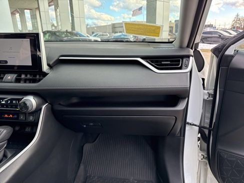 Used 2024 Toyota RAV4 XLE image 38