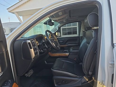 Used 2018 Chevrolet Silverado 1500 High Country image 14
