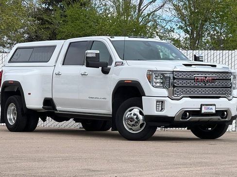 Used 2023 GMC Sierra 3500 Denali w/ Denali Ultimate Package AWD/4WD image 2