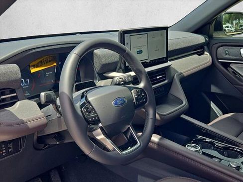 New 2026 Ford Explorer Platinum RWD image 3