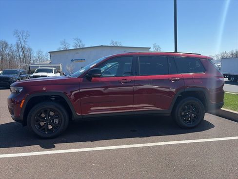 Used 2025 Jeep Grand Cherokee L Altitude image 4