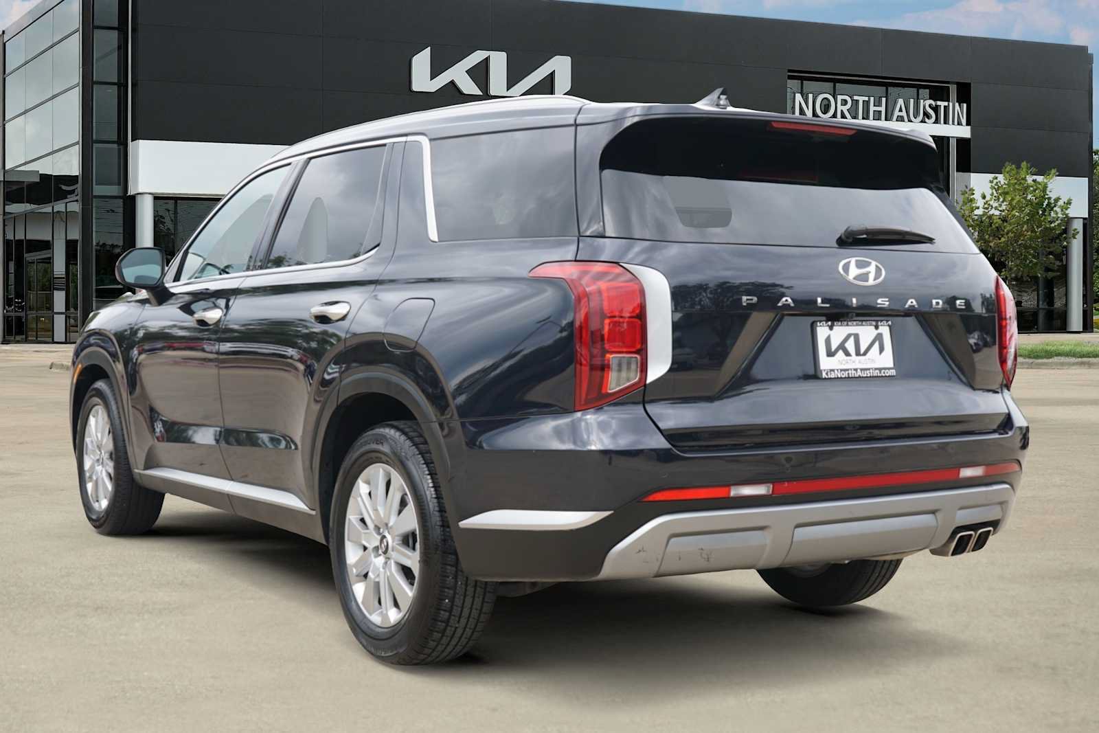 Used 2025 Hyundai Palisade SEL FWD image 4