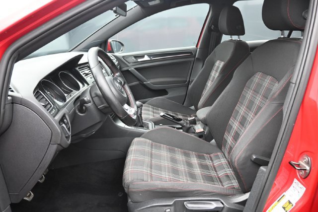 Used 2016 Volkswagen Golf 4-Door FWD image 12