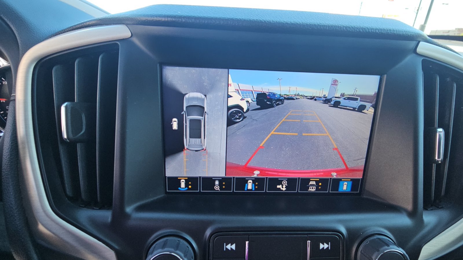 Used 2024 GMC Terrain Denali w/ Denali Premium Package AWD/4WD image 17