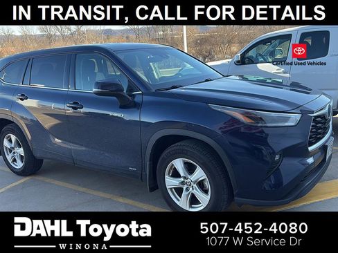 Used 2021 Toyota Highlander LE image 1