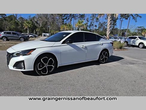 Used 2025 Nissan Altima 2.5 SR image 21