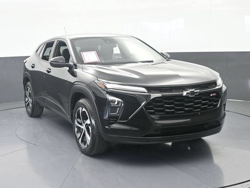 Used 2025 Chevrolet Trax RS w/ Driver Confidence Package FWD image 9