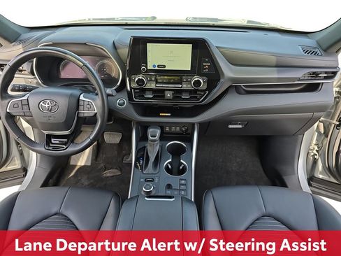 Certified 2025 Toyota Highlander XSE AWD/4WD image 12