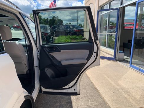 Used 2018 Subaru Forester 2.5i Premium AWD/4WD image 16