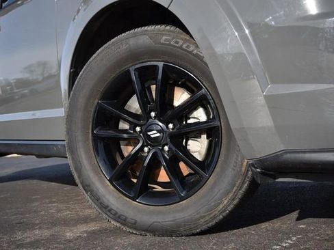 Used 2020 Dodge Journey SE w/ Blacktop Package image 3