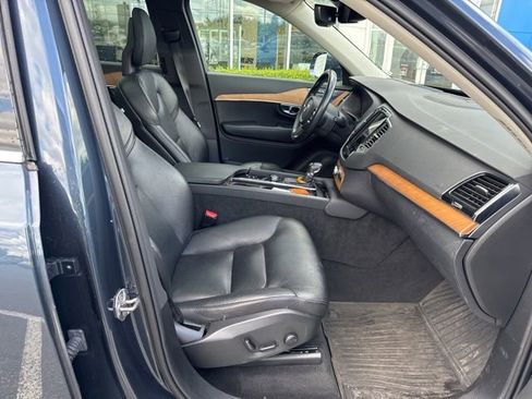 Used 2022 Volvo XC90 T6 Momentum w/ Advanced Package AWD/4WD image 10