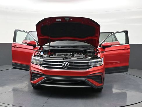 Used 2023 Volkswagen Tiguan SE image 34