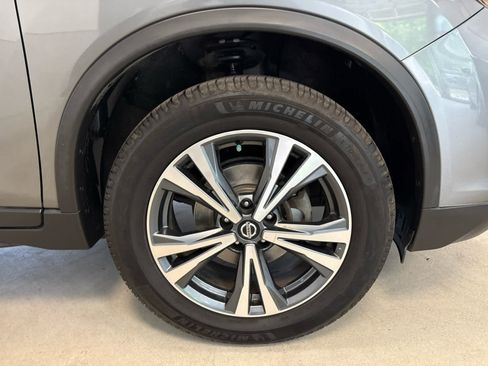 Used 2019 Nissan Rogue SV w/ Sun & Sound Touring Package AWD/4WD image 8