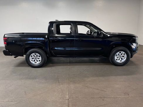 Used 2024 Nissan Frontier SV AWD/4WD image 2