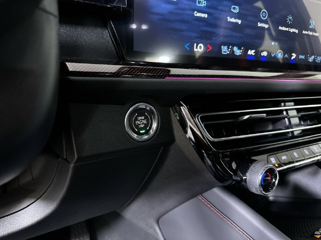 New 2027 Chevrolet Traverse RS w/ LPO, Floor Liner Package FWD image 18