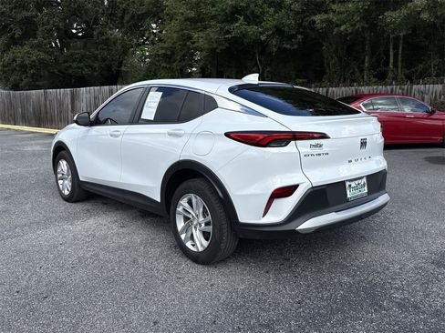 Used 2024 Buick Envista Preferred w/ Advanced Safety Package image 3