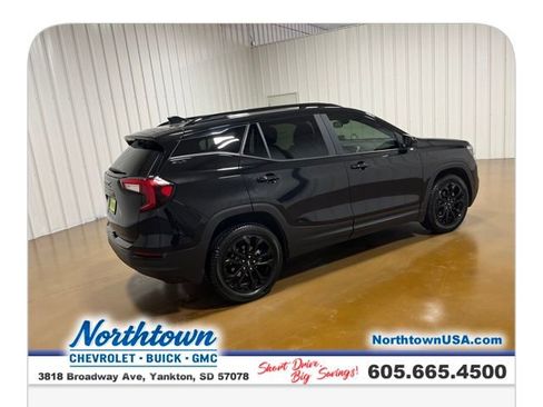 Used 2022 GMC Terrain SLE w/ Elevation Edition image 6