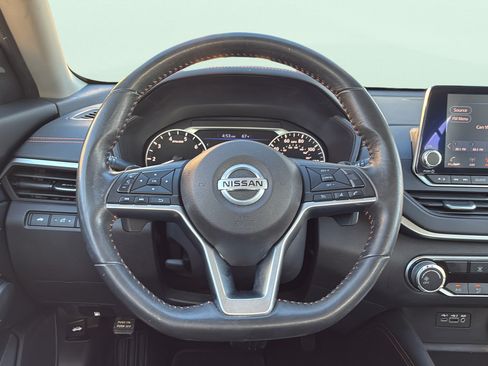Used 2022 Nissan Altima 2.5 SR FWD image 32
