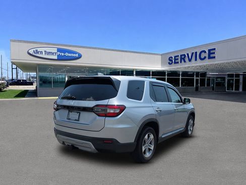 Used 2025 Honda Pilot EX-L image 8