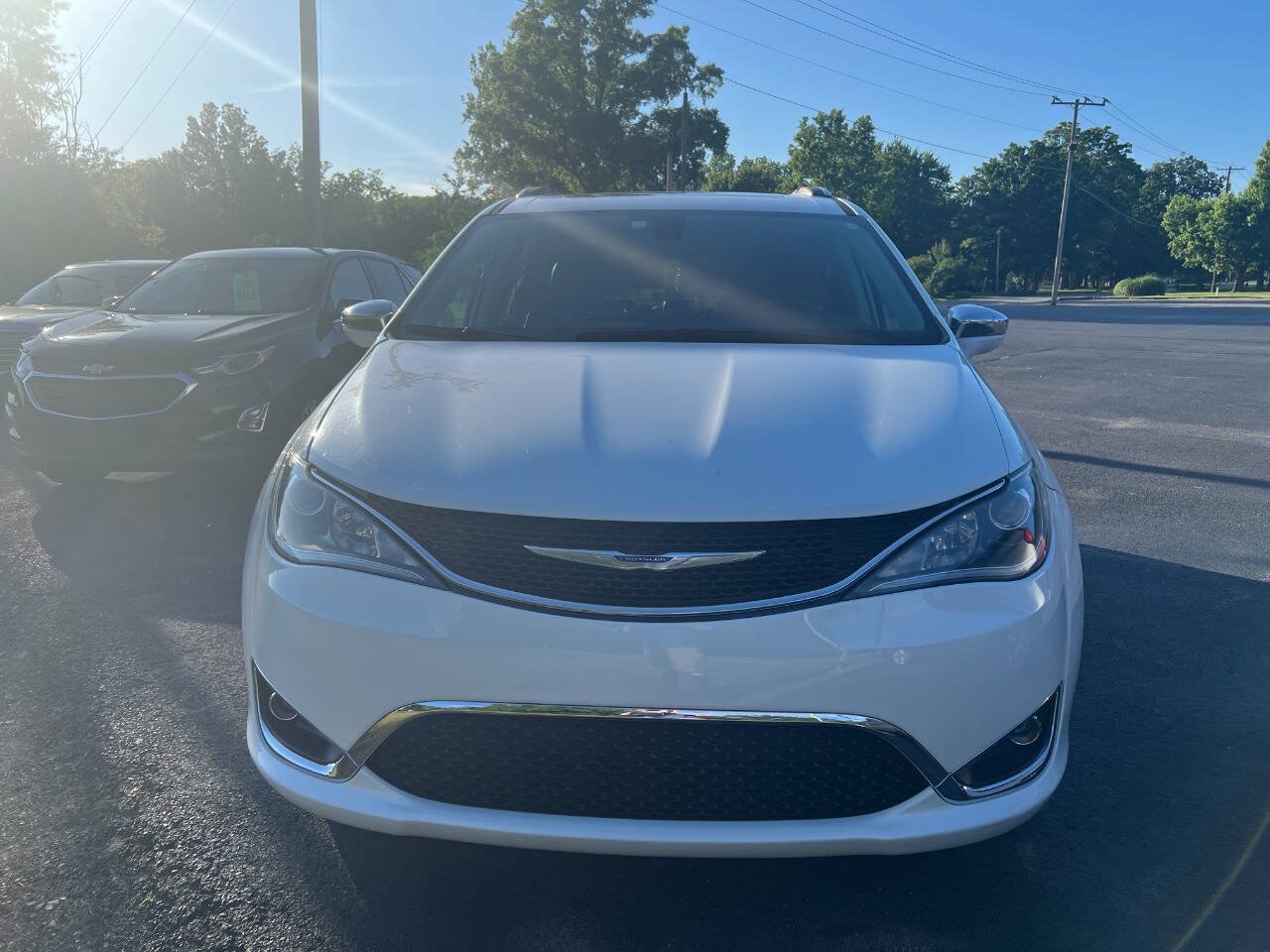 Used 2020 Chrysler Pacifica Limited FWD image 8