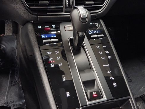 Certified 2026 Porsche Macan Turbo AWD/4WD image 24