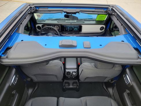 Used 2024 Jeep Wrangler Sport S image 17