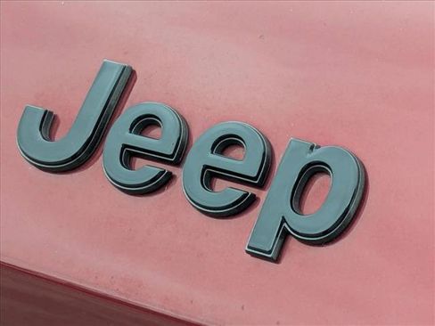 Used 2023 Jeep Grand Cherokee Limited w/ Luxury Tech Group II RWD image 15