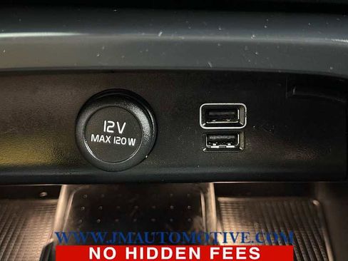 Used 2019 Volvo XC40 T5 Momentum image 37