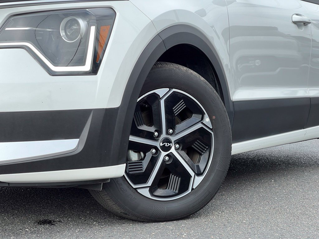 Certified 2025 Kia Niro LX FWD image 2