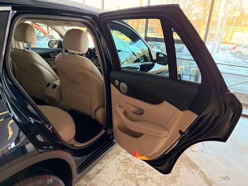 Used 2019 Mercedes-Benz GLC 300 4MATIC image 16