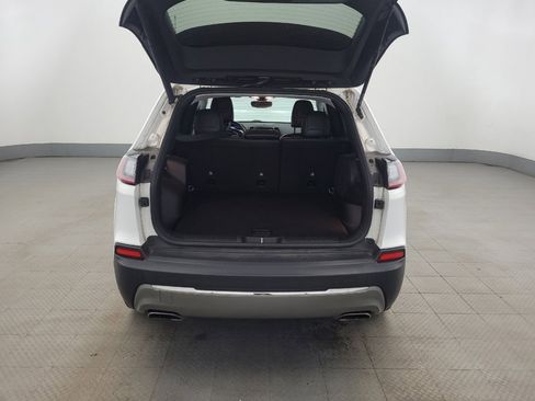 Used 2019 Jeep Cherokee Limited image 29