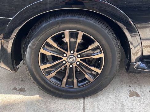 Used 2019 Nissan Armada Platinum w/ Captain's Chairs Package RWD image 10
