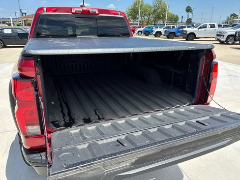 Used 2024 Chevrolet Colorado ZR2 w/ Technology Package AWD/4WD image 10
