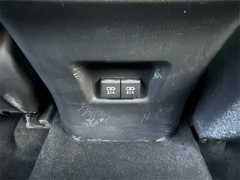 Used 2019 Toyota RAV4 Limited image 18