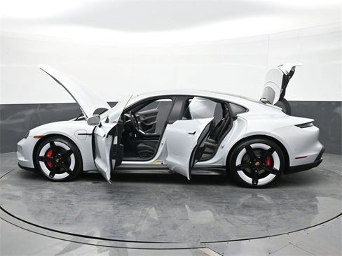 New 2025 Porsche Taycan GTS image 35