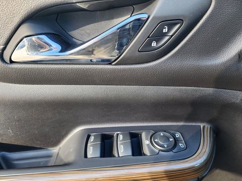 Used 2023 GMC Acadia SLE image 20