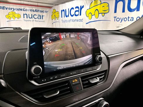 Used 2024 Nissan Altima 2.5 SV image 19