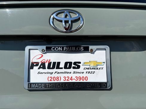 Used 2021 Toyota RAV4 XLE AWD/4WD image 9