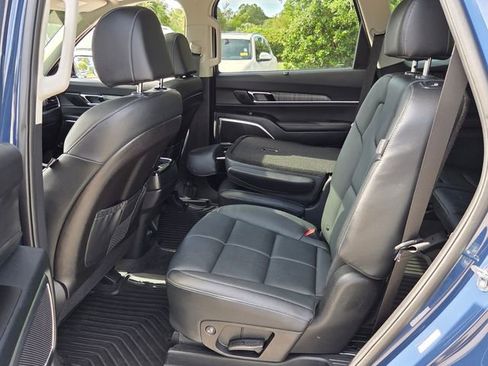 Used 2025 Kia Telluride SX w/ SX Captain's Chair Package FWD image 13