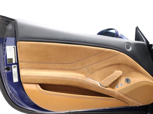 Used 2017 Ferrari California T image 13