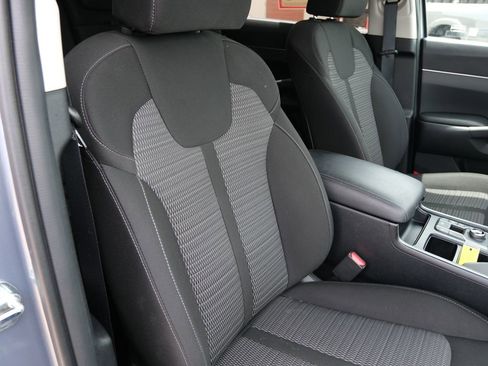 Used 2025 Kia Sorento LX FWD image 30