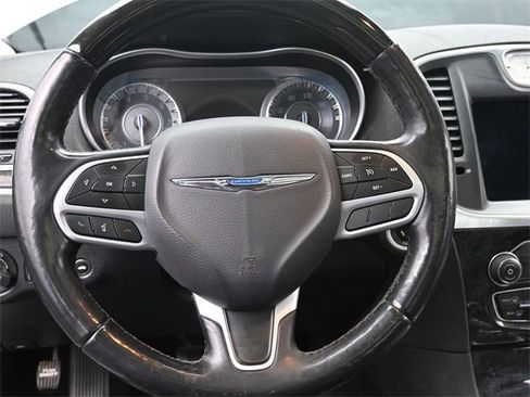 Used 2017 Chrysler 300 C image 28