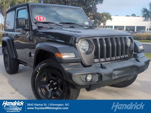 Used 2019 Jeep Wrangler Sport image 1