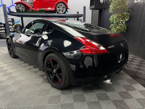 Used 2009 Nissan 370Z Touring RWD image 3