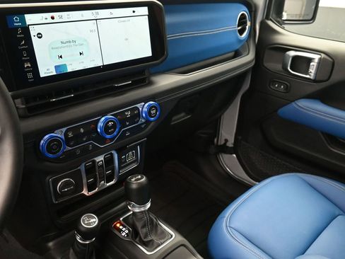 Used 2024 Jeep Wrangler Sahara image 8