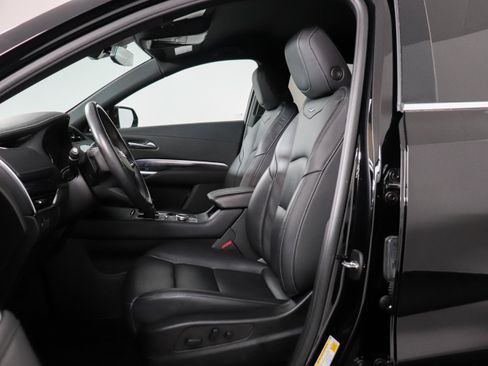 Used 2023 Cadillac XT4 Luxury w/ Cold Weather Package AWD/4WD image 12