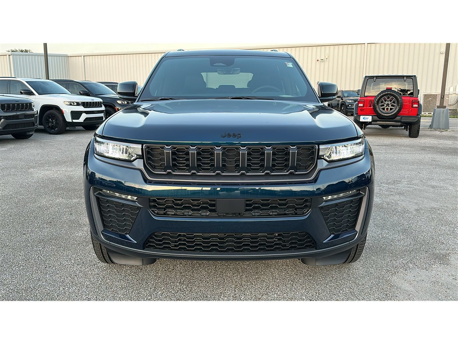 New 2027 Jeep Grand Cherokee Limited RWD image 9