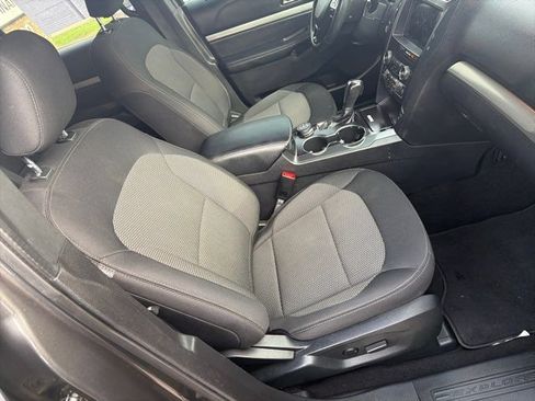 Used 2019 Ford Explorer XLT w/ Equipment Group 201A AWD/4WD image 19