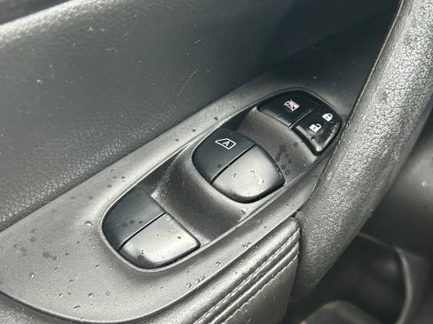 Used 2019 Nissan Rogue S w/ Special Edition Package FWD image 21