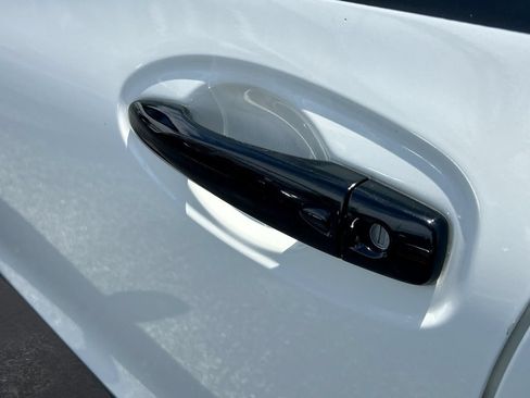 Used 2017 Nissan Rogue SV FWD image 25